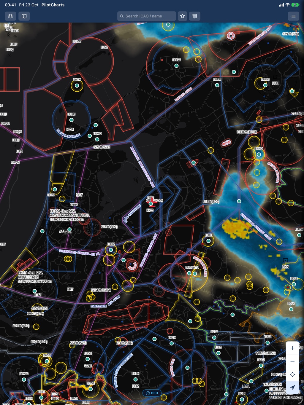 PilotCharts on iPad: rain radar overlay on the dark map